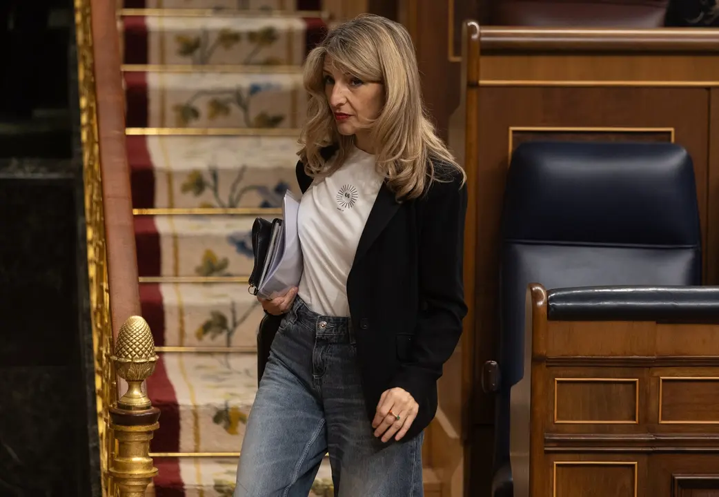 La vicepresidenta segunda y ministra de Trabajo, Yolanda D&iacute;az, sale de un pleno en el Congreso de los Diputados. / Eduardo Parra