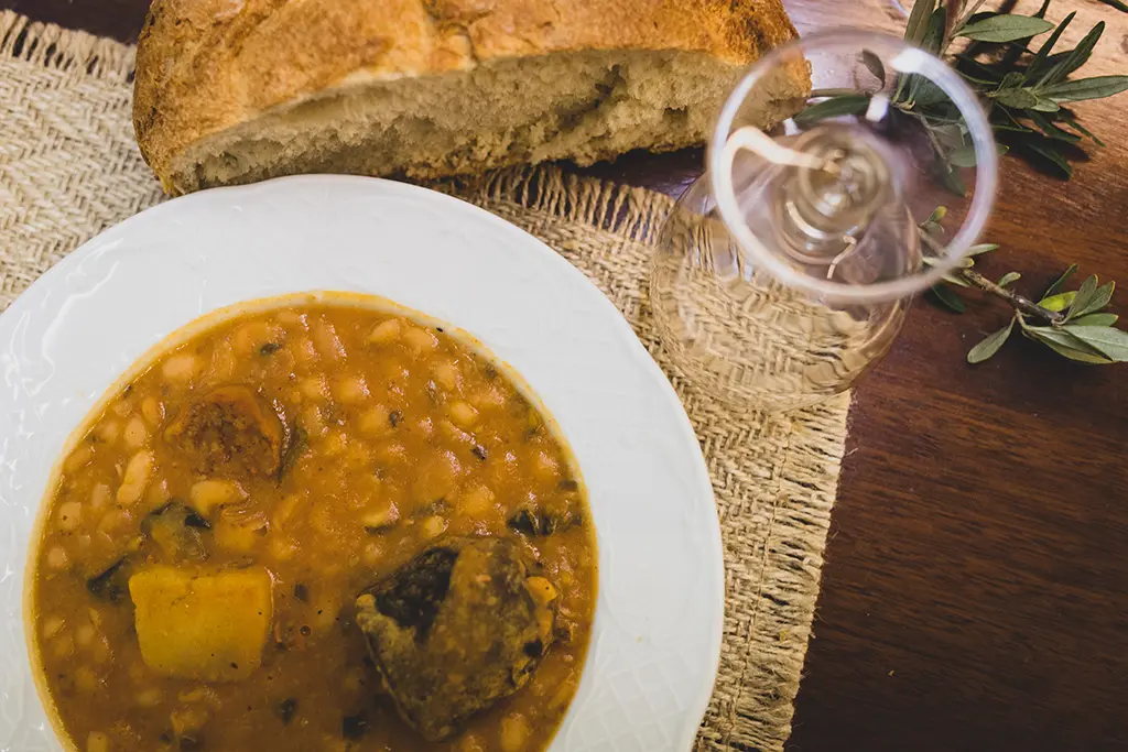 El cocido monta&ntilde;&eacute;s del restaurante. / c.d.c