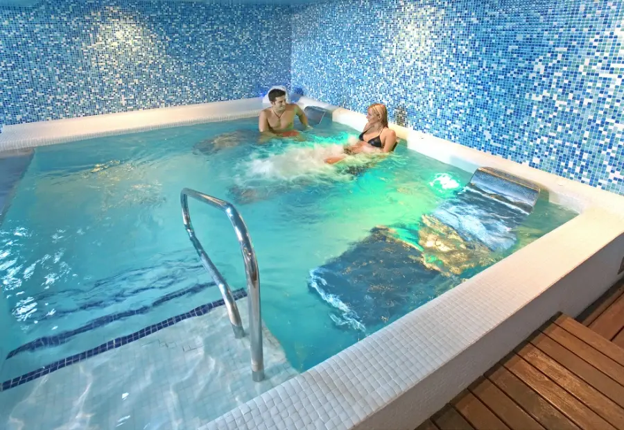 Dos personas en el Spa. / H.S.V.P