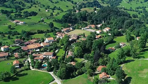 Esles, un peque&ntilde;o pueblo c&aacute;ntabro en los Valles Pasiegos. / T.C.