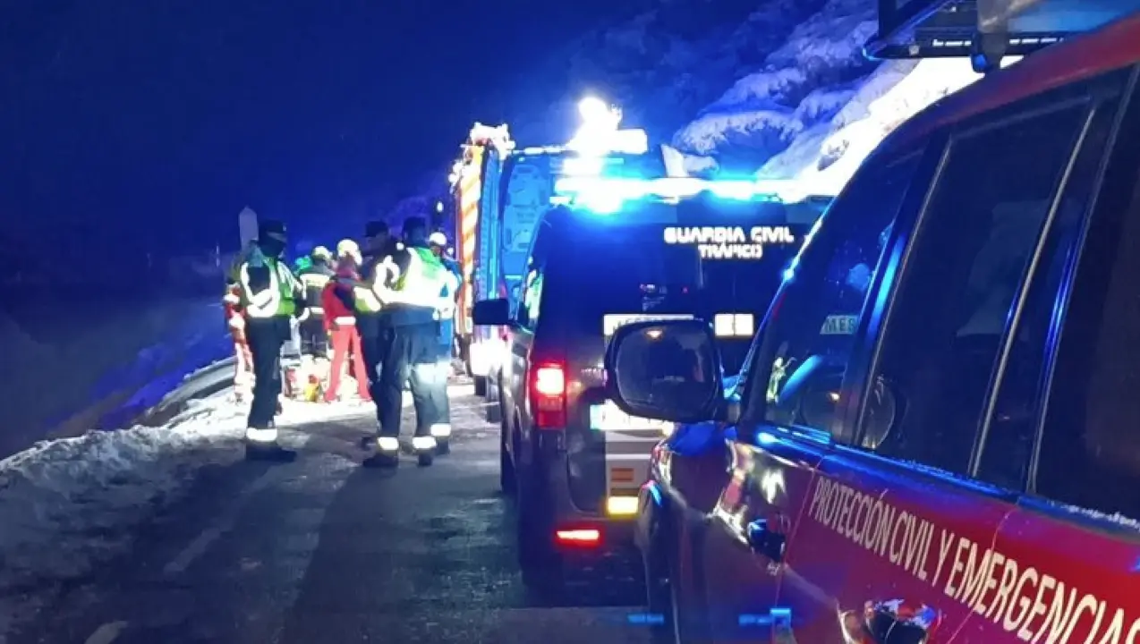Los servicios de emergencia y la Guardia Civil en el lugar de los hechos. / A.E.