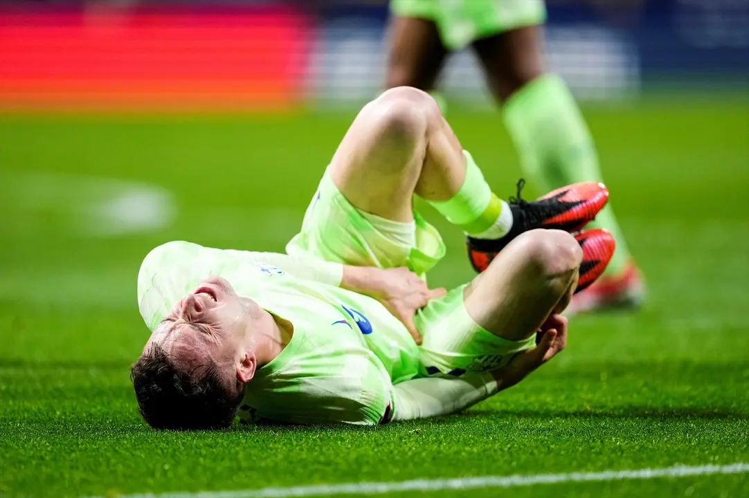 Marc Casad&oacute; durante el partido de ayer ante el Atl&eacute;tico de Madrid. / EP