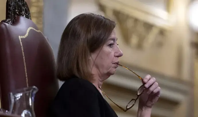 La presidenta del Congreso, Francina Armengol, durante una sesi&oacute;n plenaria en la C&aacute;mara Baja. / ep