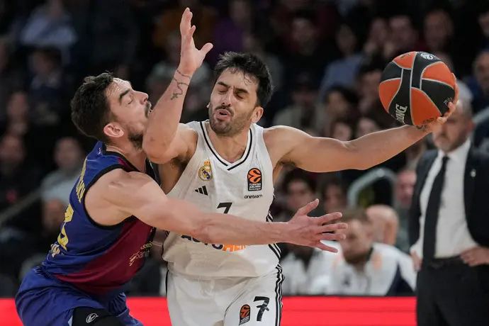 Encuentro entre el Real Madrid y el Barcelona, en el Palau. / x