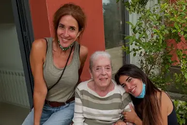 Elsa Anka y Lidia Torrent han compartido una despedida emocional para Pilar, madre de Elsa y abuela de Lidia, destacando su influencia y amor a trav&eacute;s de fotograf&iacute;as y mensajes en redes sociales. / Instagram