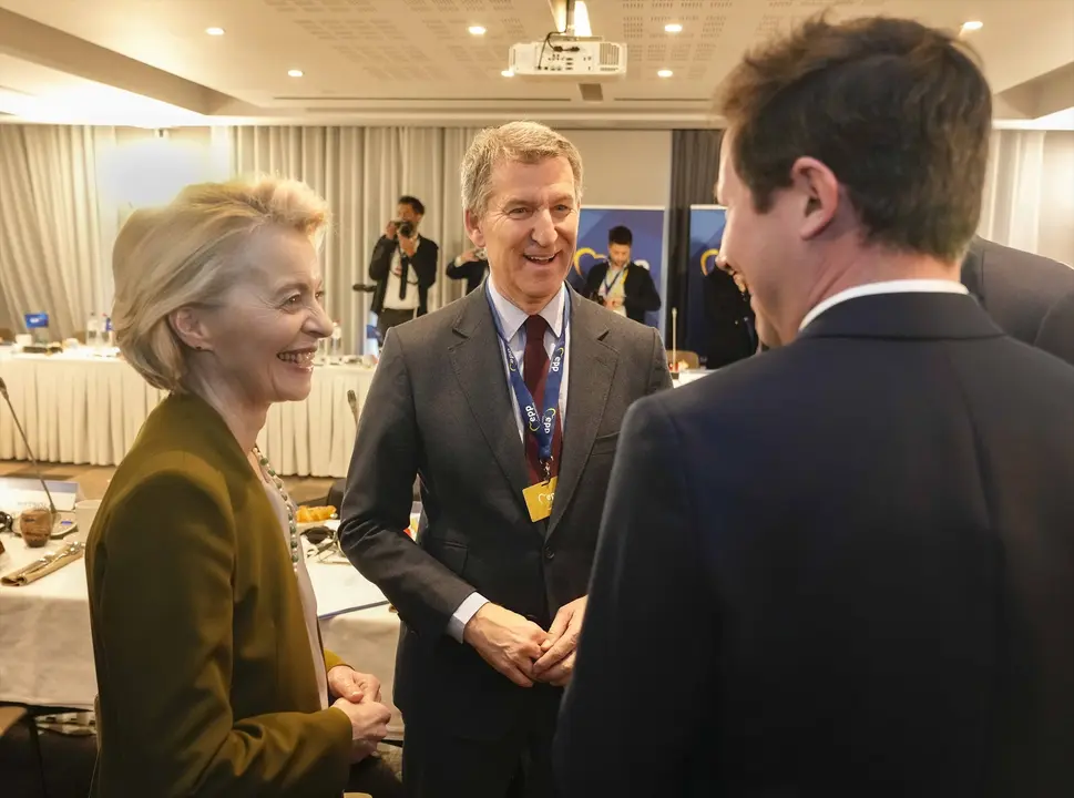 El presidente del PP, Alberto Nu&ntilde;ez Feijo&oacute;, en la reuni&oacute;n del PP en Bruselas. / EP