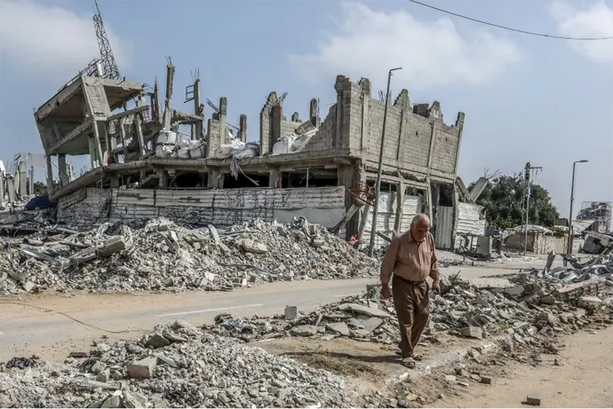 Edificio destruido en la ciudad de Deir al Bal&aacute;. / ep