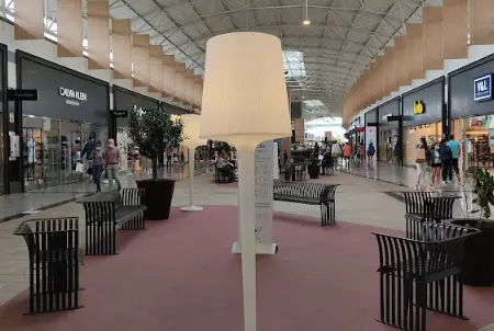 El Fashion Outlet. / A.E