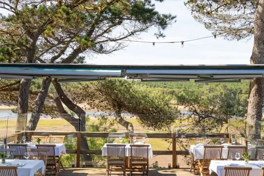 La terraza de Avril en la R&iacute;a. / IG