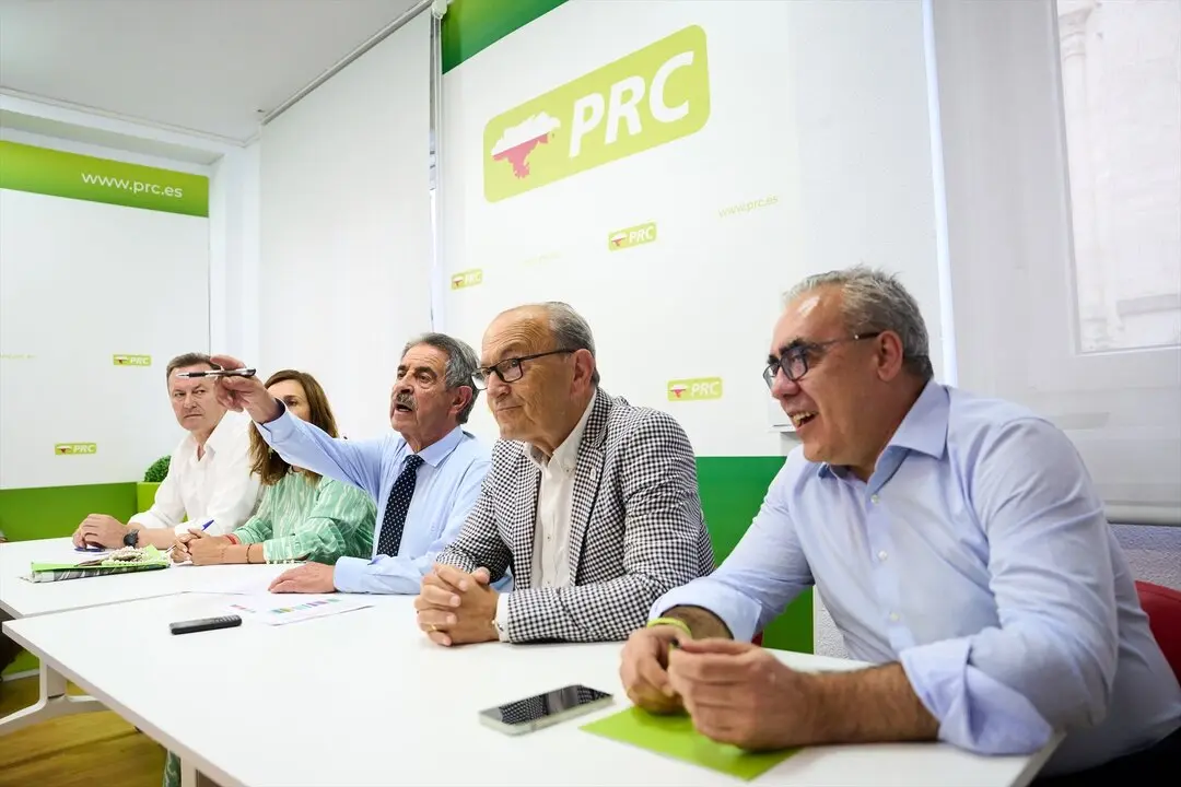 (I-2D) El vicesecretario de Acci&oacute;n Sectorial, Guillermo Blanco, la vicesecretaria de Organizaci&oacute;n del PRC, Paula Fern&aacute;ndez Via&ntilde;a, el presidente de Cantabria en funciones, Miguel &Aacute;ngel Revilla, y el vicesecretario de Acci&oacute;n Territorial, Javier L&oacute;pez Marcano. / Juanma Serrano