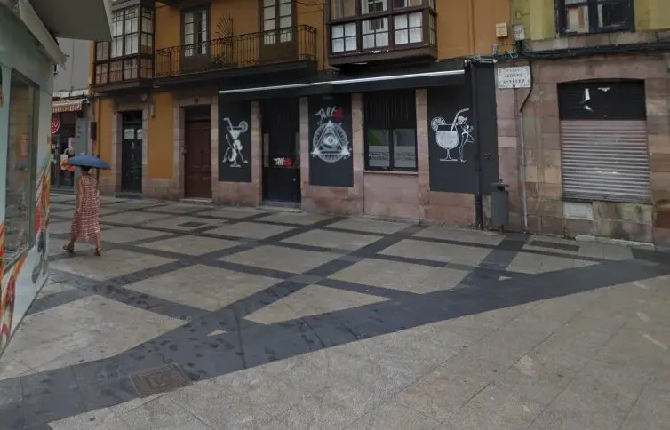 Calle del incidente en la zona de vinos en Torrelavega. / G.M.