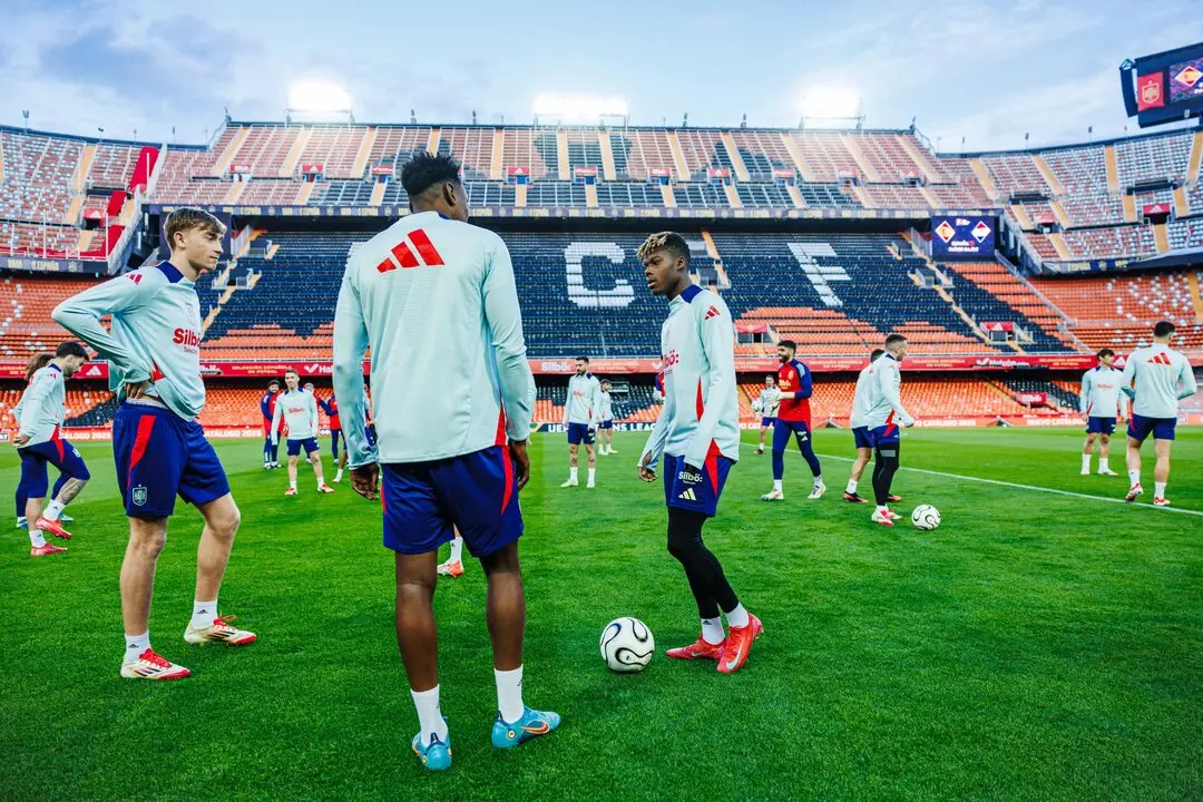 Los jugadores de la Selecci&oacute;n entrenan en Mestalla. / SEFutbol