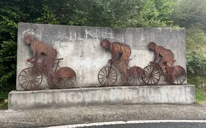 El Monumento a los Ciclistas honra la historia y esfuerzo de la regi&oacute;n. / A.E