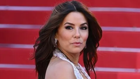 Eva Longoria, promocionando su nueva pel&iacute;cula en M&eacute;xico, sorprendi&oacute; a los fans al cantar con Shakira en un concierto, demostrando su versatilidad y conexi&oacute;n con la cultura latina. / EP