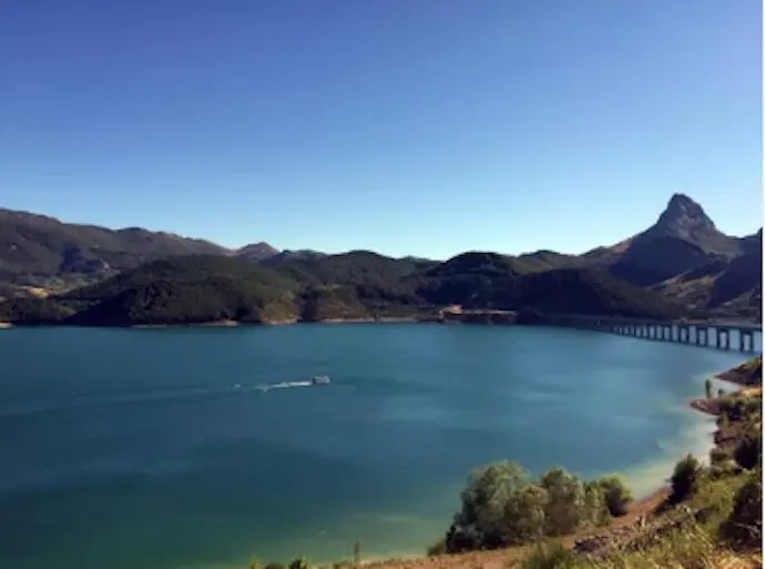 El incre&iacute;ble para&iacute;so c&aacute;nabro que emergi&oacute; de las aguas del pantano. / A.S.P
