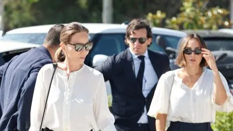 Isabel Preysler acompa&ntilde;a a Tamara e I&ntilde;igo en un evento p&uacute;blico. / EP