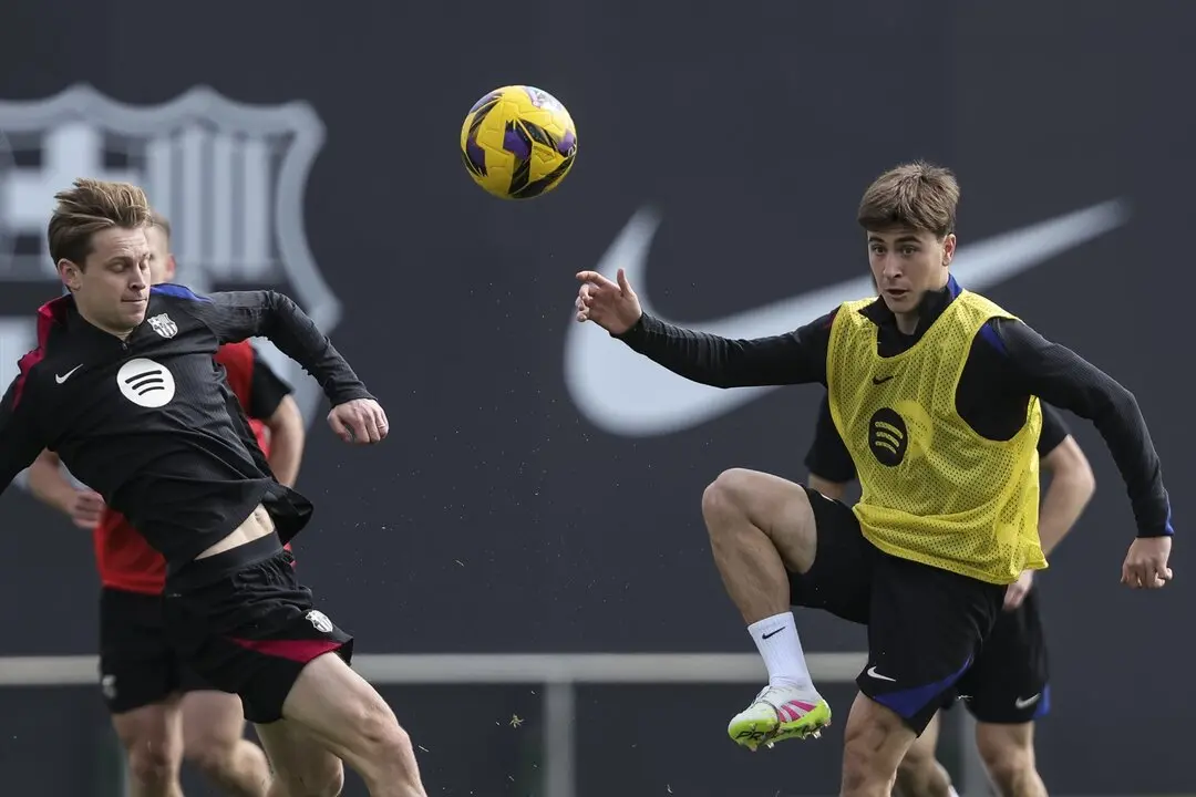 Pablo Torre y Frenkie De Jong, durante un entrenamiento. / EP