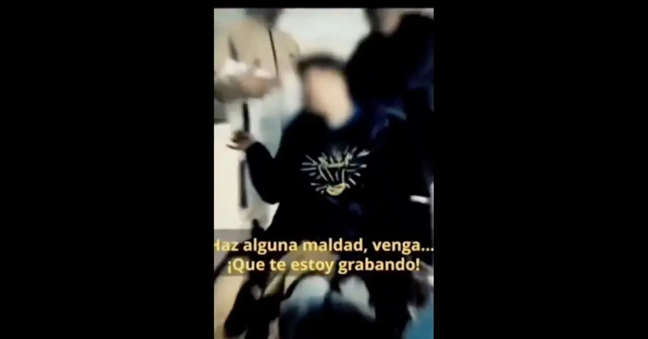 Uno de los momentos del v&iacute;deo de la agresi&oacute;n. / X