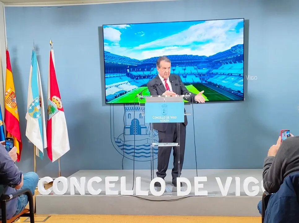 Abel Caballero, alcalde de Vigo, en rueda de prensa. / EP