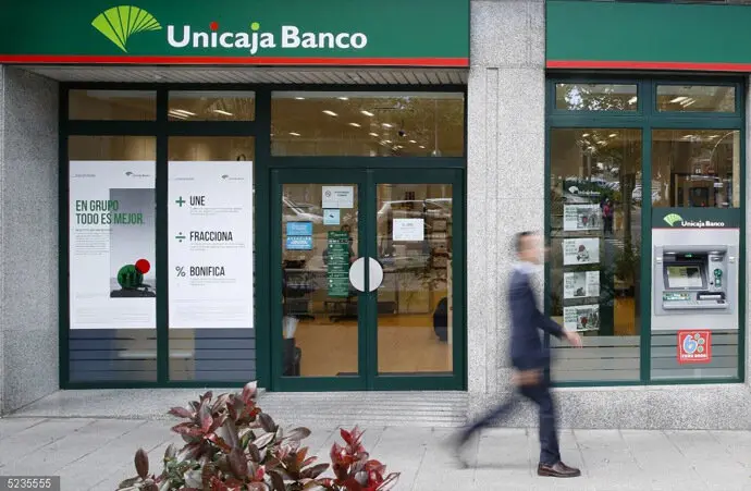 Oficina de Unicaja Banco en Madrid. / x