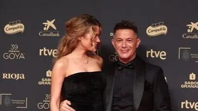 Los cantantes Candela M&aacute;rquez y Alejandro Sanz. / EP