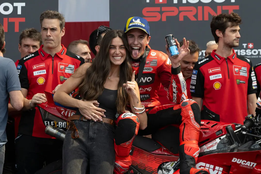 Marc M&aacute;rquez supera a Bagnaia en Texas. / AFP7