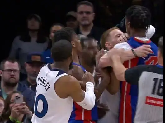 Pelea de ayer entre Pistons y Timberwolves. / X