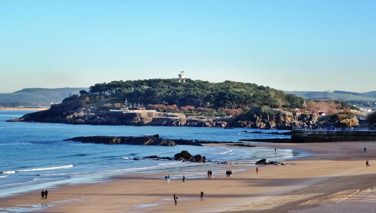 Vista desde el Sardinero del Palacio de la Magdalena.