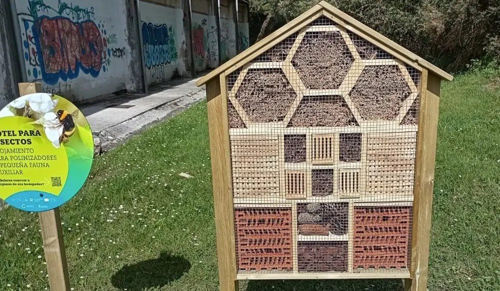 Hoteles para insectos. / Torrelavega se mueve