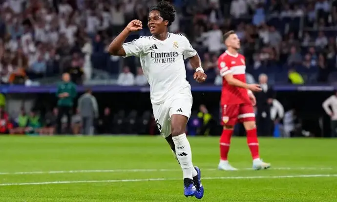 El jugador del Real Madrid, Endrick, con el Real Madrid. / x