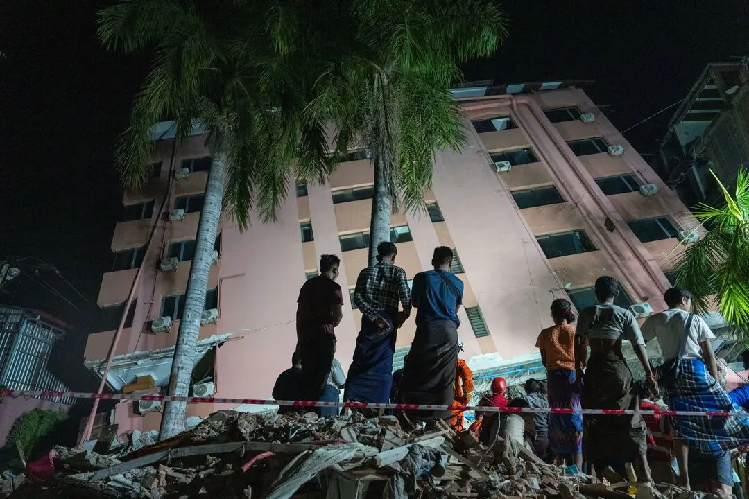 Residentes de Mandalay tras el terremoto de magnitud 7,7 en la escala abierta de Richter. / EP