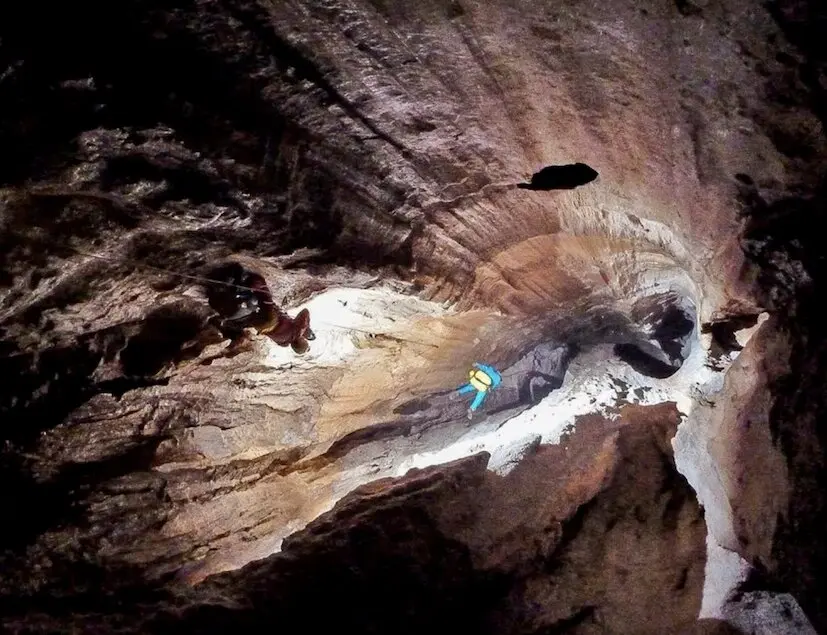 Interior de la cueva de Los Moros. / X