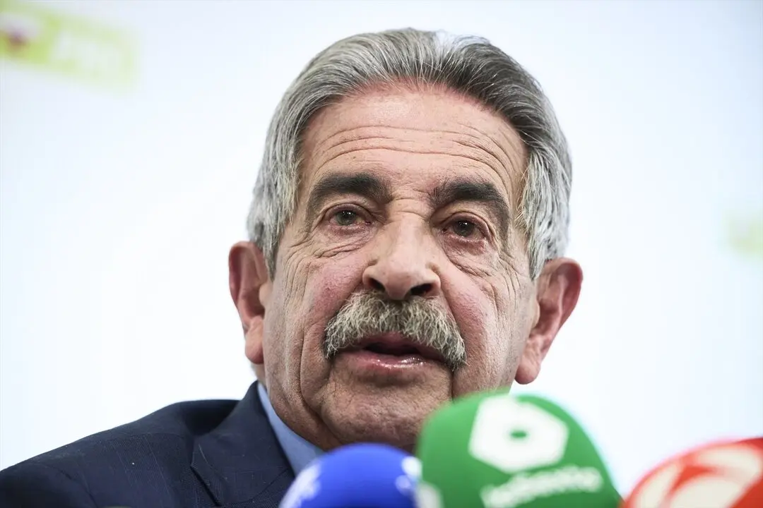 El secretario general del PRC y expresidente de Cantabria, Miguel &Aacute;ngel Revilla, durante una rueda de prensa. / C&eacute;sar Ortiz