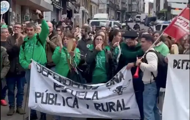 Varias personas durante la manifestaci&oacute;n docente. / ANPE