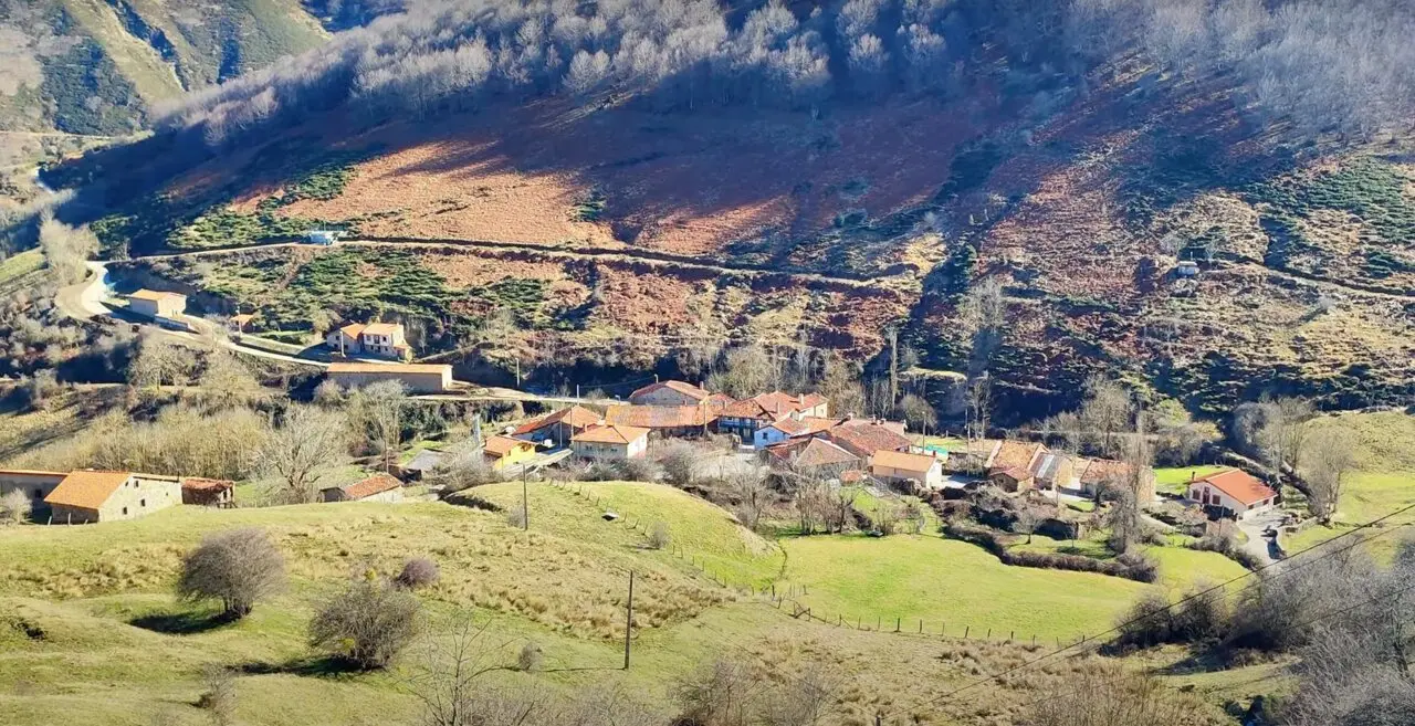 Vista panor&aacute;mica de Salceda, en Cantabria. / YT