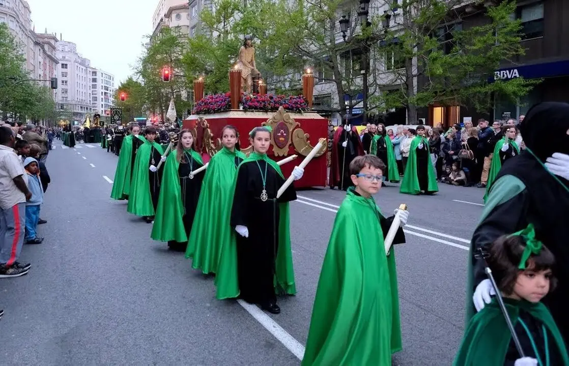 Varios ni&ntilde;os durante la Semana Santa en Santander. / EP