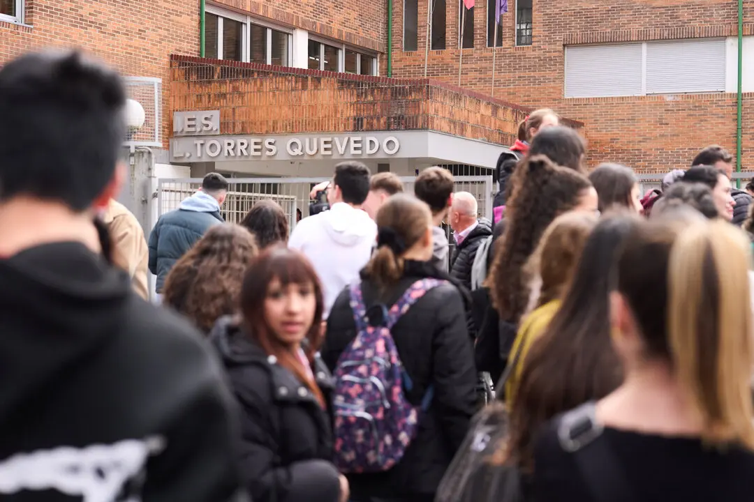 Concentraci&oacute;n de apoyo al joven con par&aacute;lisis cerebral que sufri&oacute; bullying. / Alerta
