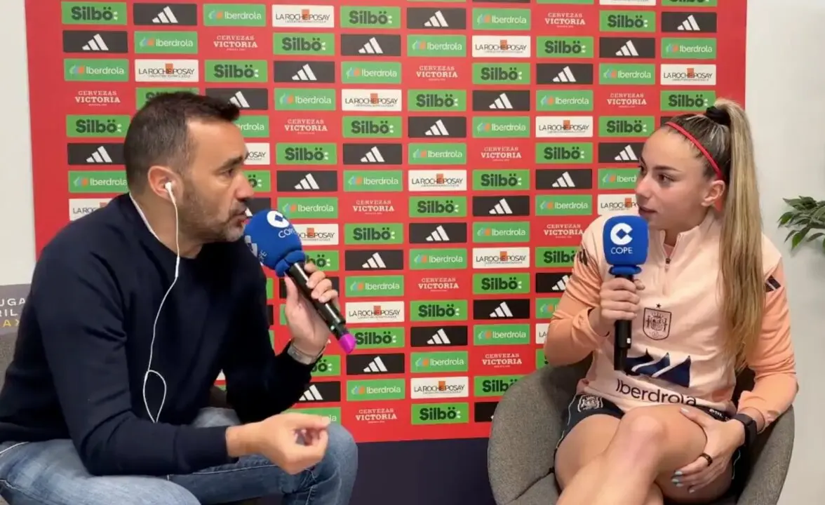Athenea del Castillo junto a Juanma Casta&ntilde;o durante la entrevista. / X