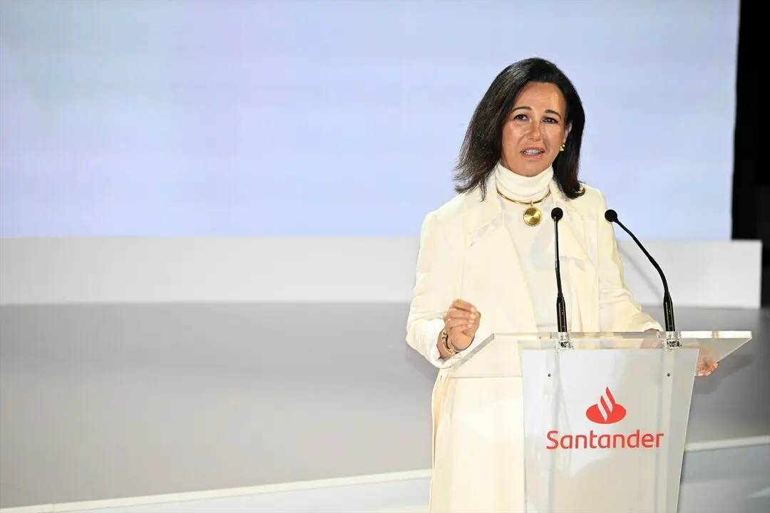 Ana Patricia Bot&iacute;n habla durante una entrega de premios. / Jos&eacute; Oliva