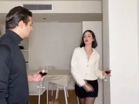 Samya con su marido en su casa de Cantabria. / IG