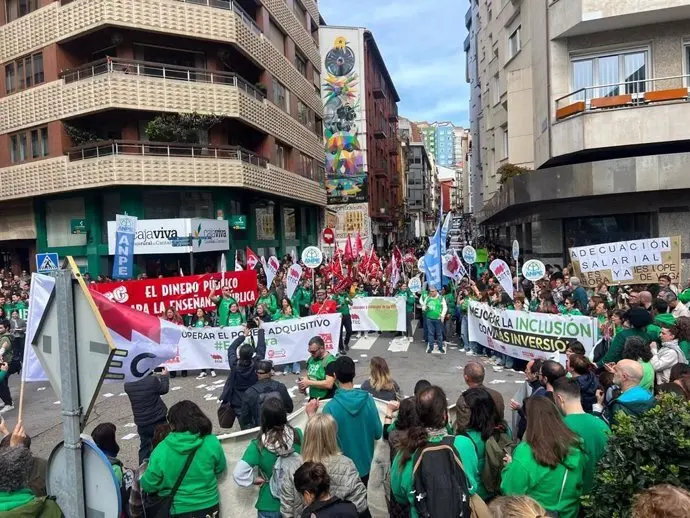 Manifestaci&oacute;n durante la jornada de huelga docente de este jueves. / EP