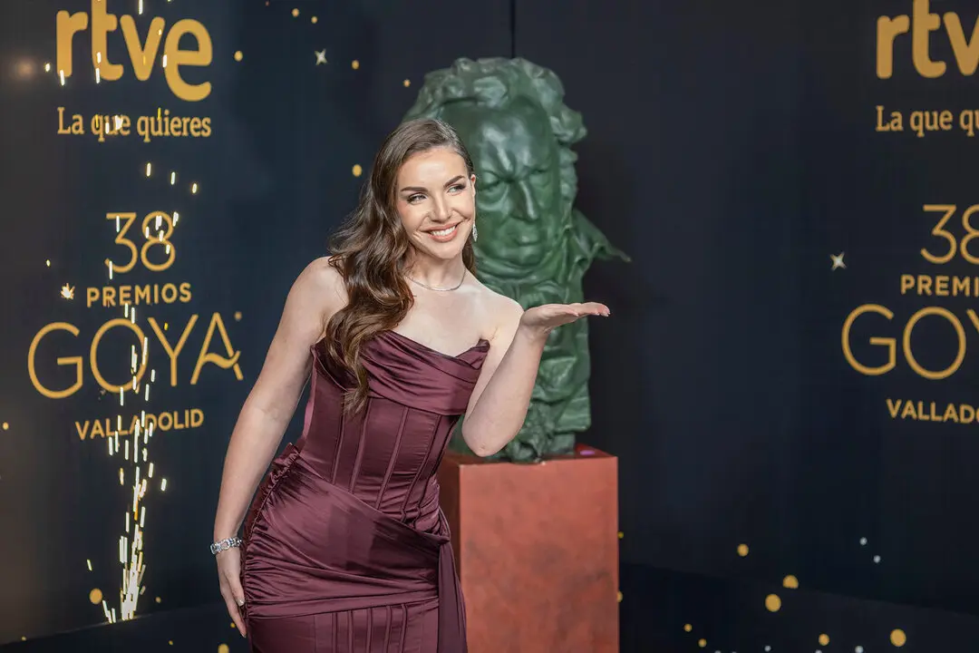 In&eacute;s Hernand durante la alfombra roja de los premios Goya. / EP