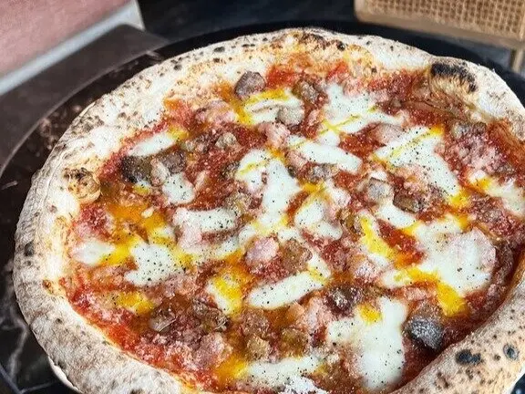 Pizza carbonara de Grosso napoletano. / RRSS