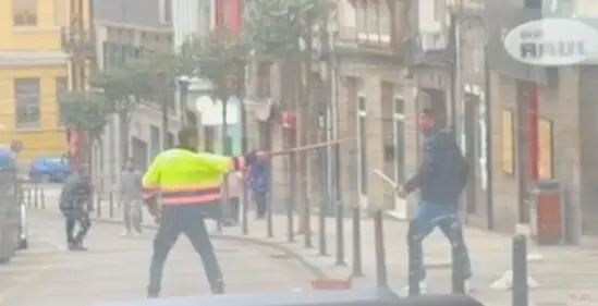 Pelea ayer en Santander. / A.E.