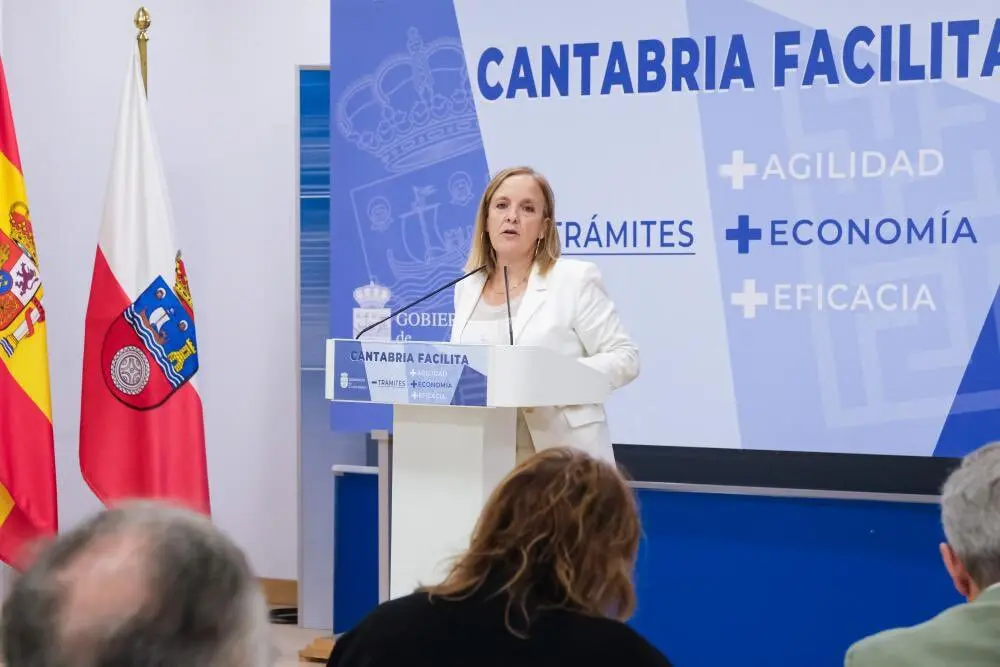 La consejera de Presidencia, Isabel Urrutia, en una rueda de prensa. / Archivo / Ra&uacute;l Lucio
