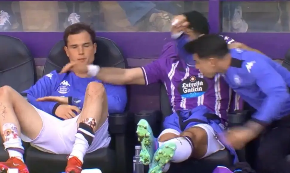 Disputa en el banquillo entre Luis P&eacute;rez y Latasa. / X