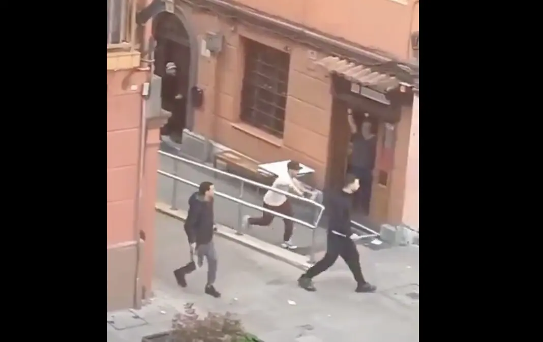 El incidente ha generado alarma entre los vecinos de la zona, quienes denuncian un aumento de la inseguridad y los conflictos callejeros en el barrio de Zabala.