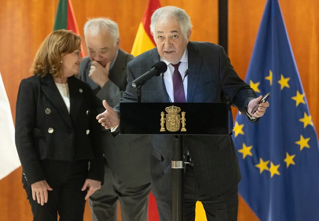 (I-D) La magistrada del Tribunal Constitucional, Inmaculada Montalb&aacute;n; el magistrado Ram&oacute;n S&aacute;ez; y el presidente del Tribunal Constitucional, C&aacute;ndido Conde-Pumpido. / Eduardo Parra