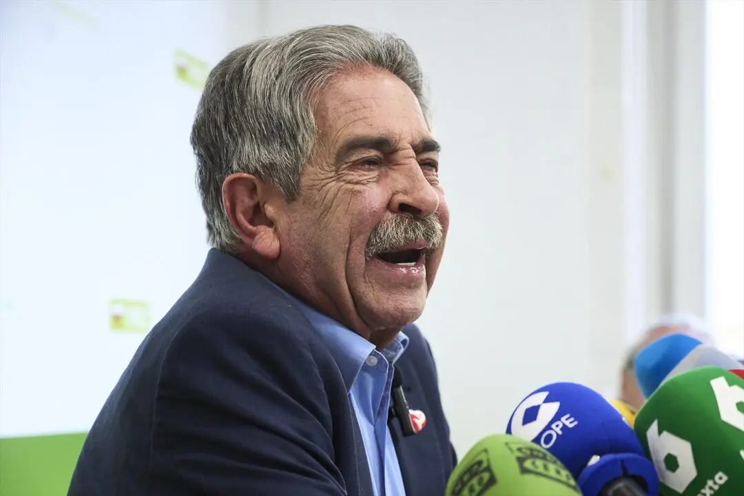 El secretario general del PRC y expresidente de Cantabria, Miguel &Aacute;ngel Revilla, durante una rueda de prensa. / EP