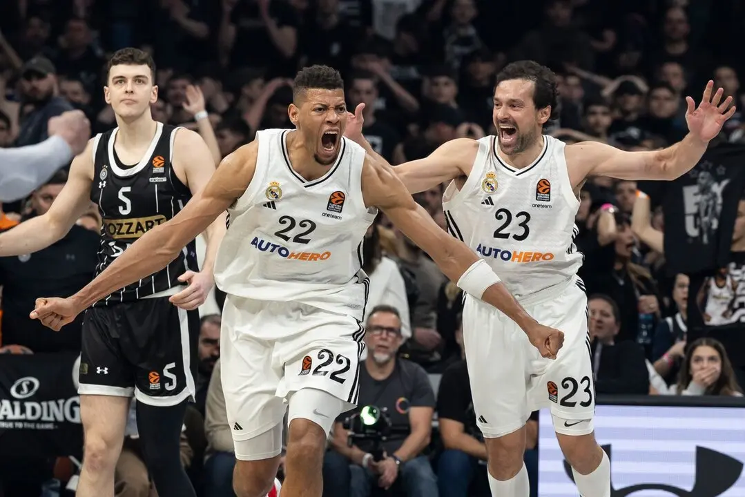 Tavares celebra la canasta que le dio la victoria al Real Madrid. / Euroleague